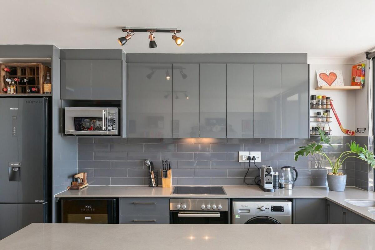 Trendy Bachelor Pad Free Parking Rooftop Pool Apartment Kapstadt